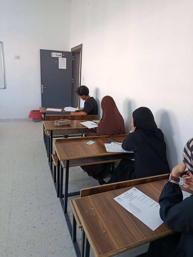 مكتب المسجل العام بالجامعة يشيد بالأجواء المنظمة و روح المسؤولية وإلتزام الطلبة في الامتحانات النهائية 03